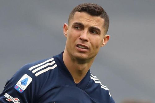 Ronaldo bỏ vào phòng thay đồ sau trận thua