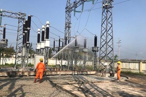 PC Quảng Ngãi: Tăng cường công tác vệ sinh bảo dưỡng thiết bị lưới điện 110kV