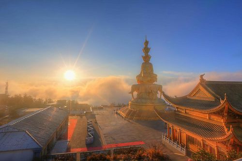 Ấn tượng những quần thể tâm linh trên núi cao khắp thế giới
