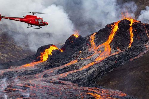 Hình ảnh núi lửa 6.000 năm tuổi phun trào ở Iceland