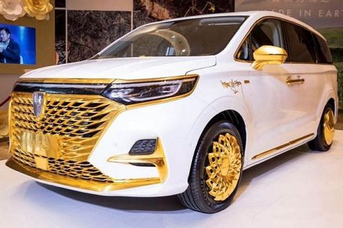 Nghệ nhân Trung Quốc 'hóa vàng' MPV giá rẻ Roewe iMax8 400TGI 2021