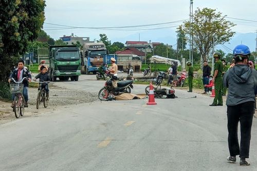 Điện Biên: 2 xe máy đấu đầu, 3 người thương vong