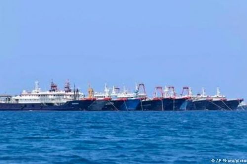 Philippines yêu cầu đội tàu Trung Quốc rời bãi đá ngầm đang tranh chấp
