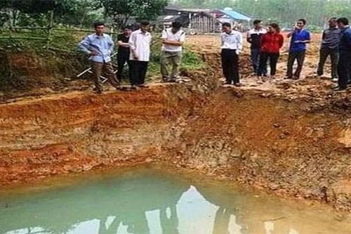 Một học sinh lớp 4 tử vong dưới ao nước vườn nhà