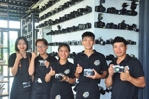 Lóa mắt với bộ sưu tập 600 máy ảnh của chàng trai ở miền Tây