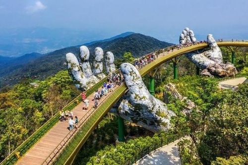 Cầu Vàng (Đà Nẵng) đứng đầu danh sách kỳ quan mới của thế giới