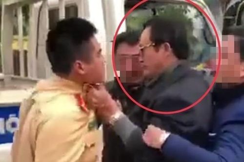 Tài xế giở 'chiêu trò' với CSGT: Thói vô pháp cần được xử nghiêm