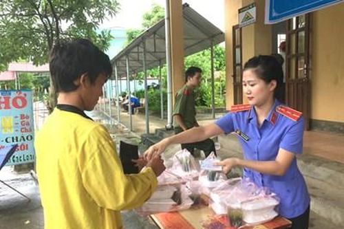 Ảnh dự thi 'Nét đẹp cán bộ, công chức ngành Kiểm sát': Nữ Kiểm tra viên nơi địa đầu Hà Giang