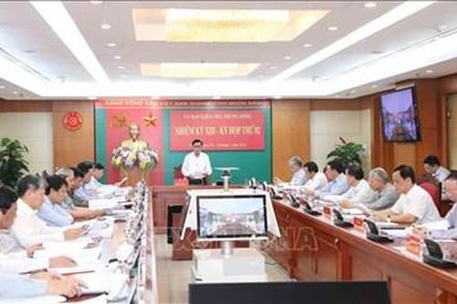 Đề nghị thu hồi, hủy bỏ các quyết định không đúng quy định về công tác cán bộ tại Vĩnh Phúc