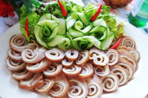 Luộc tai lợn trắng giòn sần sật lại không thâm xỉn chỉ cần cho thêm một thứ này, ai ăn cũng mê ngay