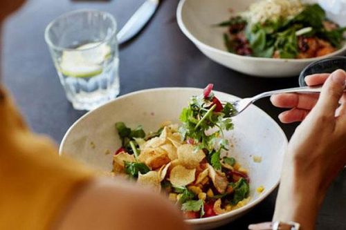 Ăn salad để giảm cân, tiêu hóa tốt nhưng mắc phải 7 sai lầm này thì ăn bao nhiêu cũng phí