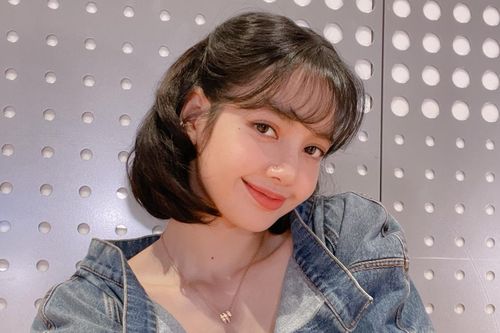 Loạt ảnh cực cute của Lisa (BlackPink): Trẻ măng như mới 18 tuổi
