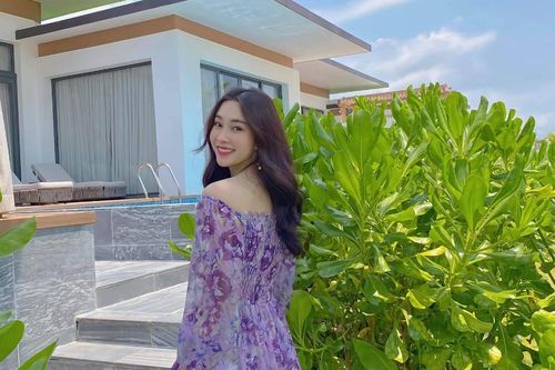 Hoa hậu Đặng Thu Thảo đẹp ngất ngây với váy tím mộng mơ