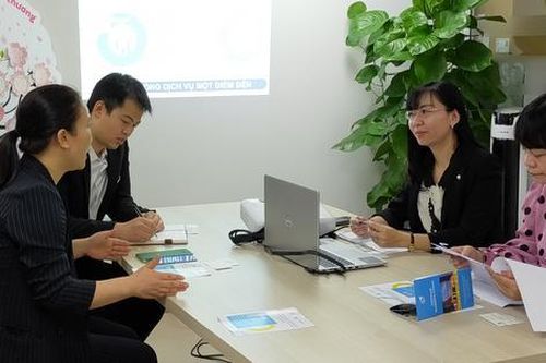 Đoàn cán bộ ngoại giao Hàn Quốc thăm Văn phòng OSSO hỗ trợ phụ nữ di cư hồi hương