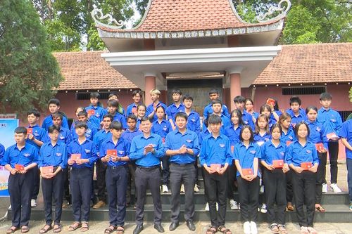Thành Đoàn Pleiku kết nạp 113 đoàn viên mới