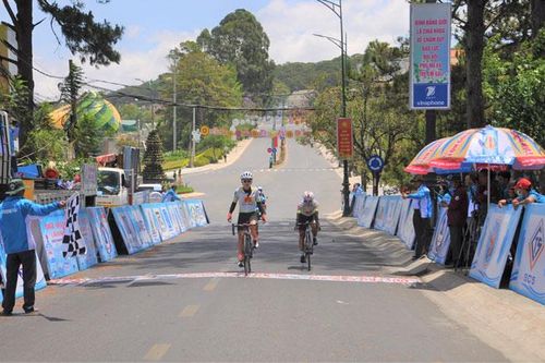 Tay đua Nguyễn Thị Thu Mai về nhất tại Đà Lạt