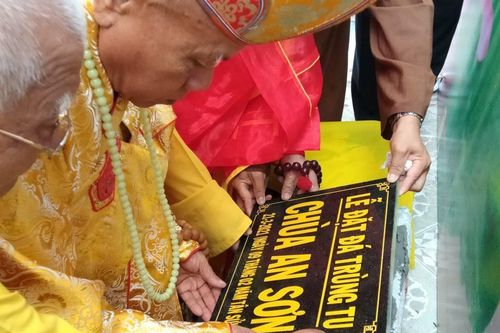Quảng Ngãi: Lễ đặt đá trùng tu chùa An Sơn