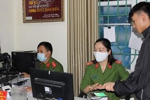 Nữ Cảnh sát tận tụy phục vụ nhân dân