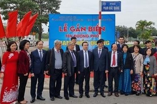 Hà Nội gắn biển tuyến phố Phạm Khắc Quảng