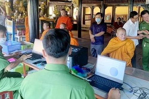 Xuyên đêm cấp căn cước công dân cho đồng bào Khmer