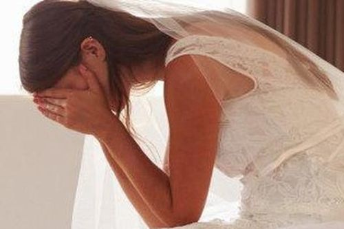 Cô gái 25 tuổi kết hôn rồi mới biết mình là đàn ông