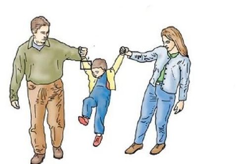 Kéo tay trẻ em, coi chừng bán trật chỏm quay