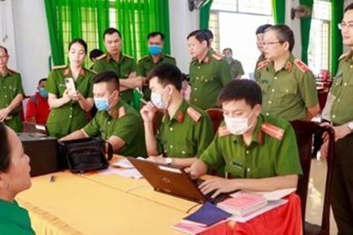 Vào tận làng, đến từng bản cấp căn cước công dân