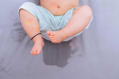 Tinh hoàn nằm trong ổ bụng bé trai