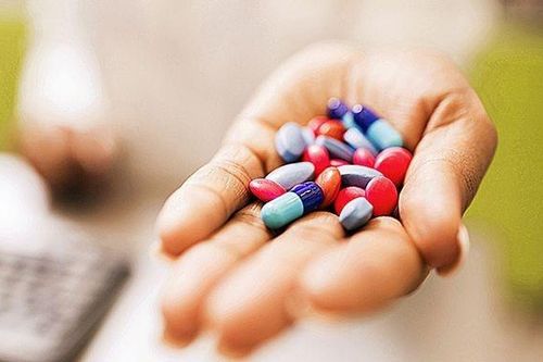 Người phụ nữ nguy kịch sau khi uống 50 viên thuốc trầm cảm