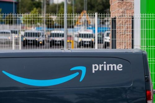 Tài xế khó chịu vì Amazon lắp camera AI phát hiện những cơn ngáp ngủ