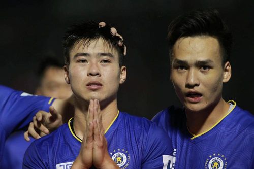 Kết quả khám sơ bộ chấn thương của Hùng Dũng, HLV và cầu thủ bất bình về hành động của đối phương