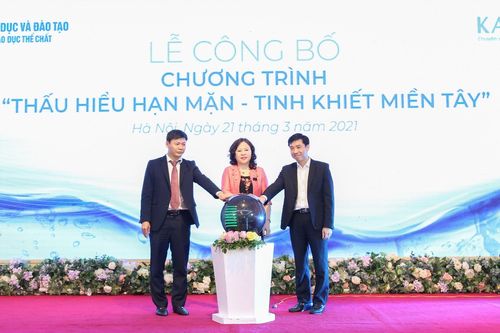 100.000 trẻ em vùng xâm nhập mặn không còn thiếu nước lọc tinh khiết