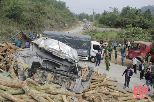 Vụ TNGT nghiêm trọng tại Thanh Hóa: Xe chở quá 5 người
