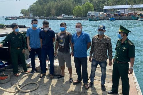 Khởi tố, bắt tạm giam đối tượng tổ chức đưa người qua biên giới trái phép