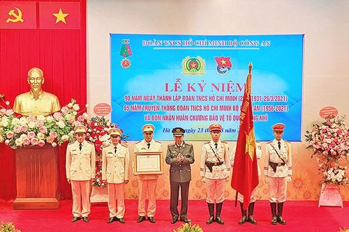 Tuổi trẻ CAND đón nhận Huân chương Bảo vệ Tổ quốc hạng Nhì