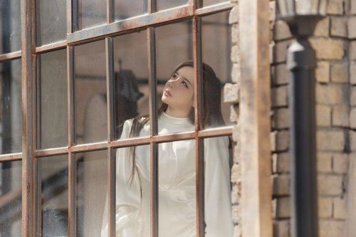 Park Bom chính thức xác nhận tái xuất sau scandal sử dụng cần sa