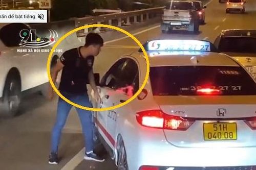 Xôn xao người đàn ông đi xe Vios chặn đầu xe taxi trên cao tốc rồi đánh tài xế