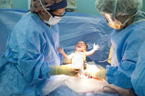 Báo động đỏ cứu sống sản phụ 30 tuổi mắc bệnh hiếm gặp, biến chứng tụ máu dưới bao gan