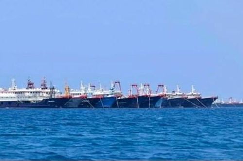 Trung Quốc 'biện minh' gì về vụ hàng trăm 'tàu cá' xuất hiện ở Biển Đông?