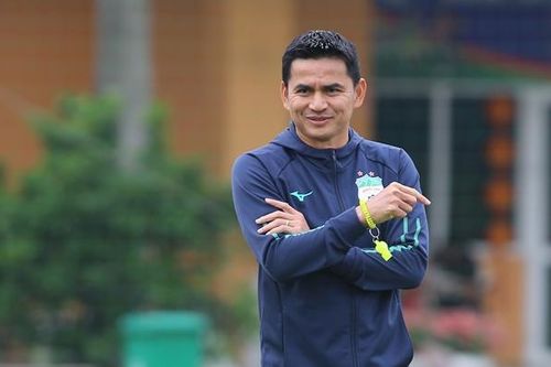 HLV Kiatisak: 'Kỹ thuật của cầu thủ HAGL hoàn hảo'