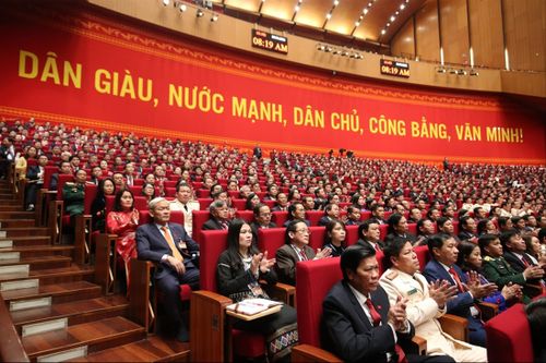 Ðưa Nghị quyết Ðại hội Ðảng XIII vào cuộc sống: Bảo vệ cán bộ '6 dám'