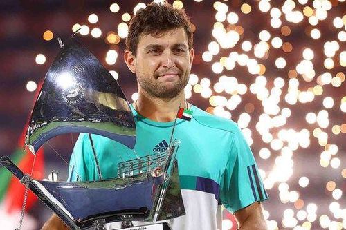 Aslan Karatsev vô địch Dubai Championships 2021
