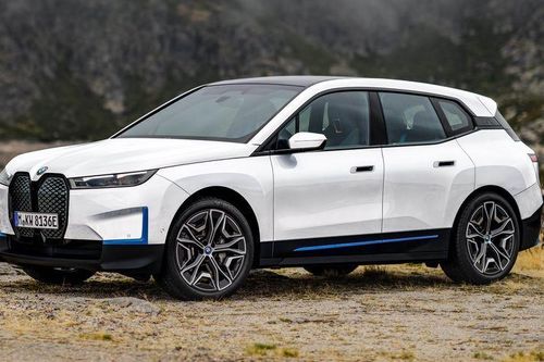 Hé lộ giá bán mẫu xe điện nhiều người mong đợi BMW iX xDrive50
