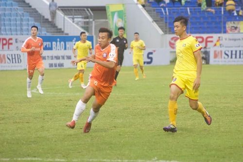 Phan Văn Đức lập cú đúp siêu phẩm, SLNA gieo sầu cho Đà Nẵng