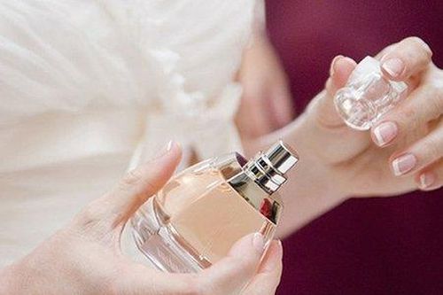 Chớ dại xịt nước hoa vào những vị trí này trên cơ thể kẻo hại sức khỏe