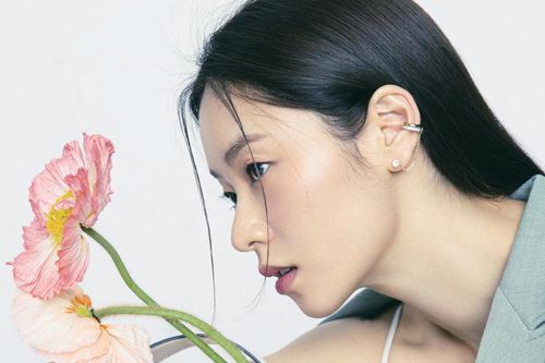 Jeon Yeo Bin khoe góc nghiêng sắc lẹm trong bộ ảnh tạp chí mới nhất