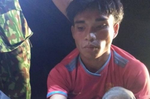 Nam thanh niên vượt biên trái phép mua ma túy rồi giấu vào tai