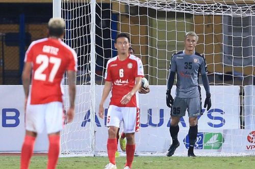 Vì sao TPHCM thua đậm Hà Nội FC?