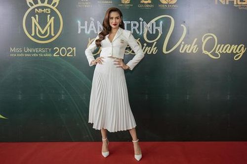 Võ Hoàng Yến làm giám khảo tìm hoa khôi sinh viên tài năng