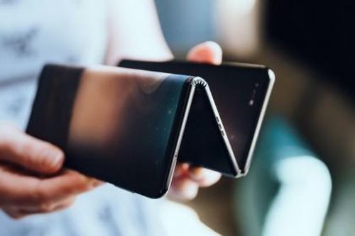 Samsung đang chế tạo điện thoại 3 màn hình, có thể gập vào 2 lần